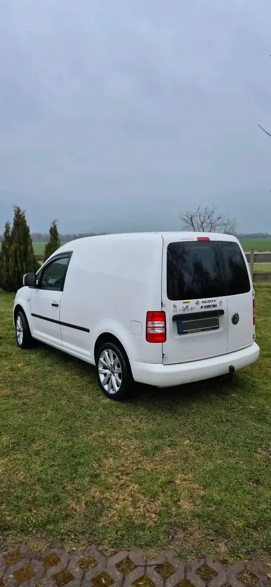 Usado VW Caddy 102 HP (75 kW) 2013 Branco Monovolume