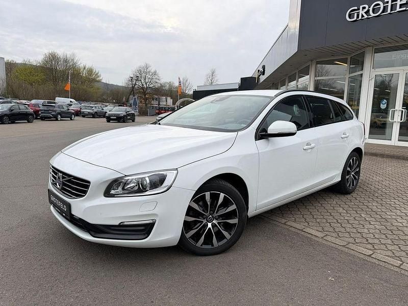 Gebraucht Volvo V60 152 PS (111 kW) 2018 Weiß Kombi