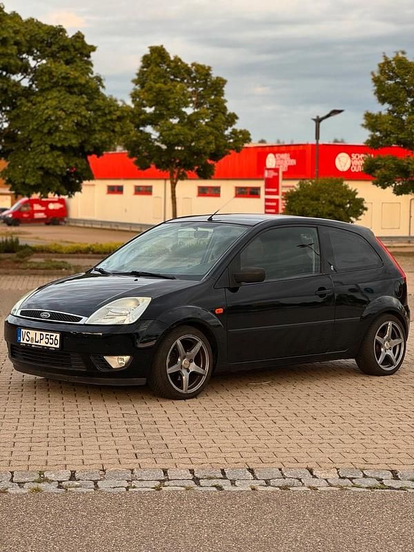Schwarz Gebraucht 2004 Ford Fiesta Ghia Kleinwagen | 1.200 € (Guter Preis) - Bild 1/4