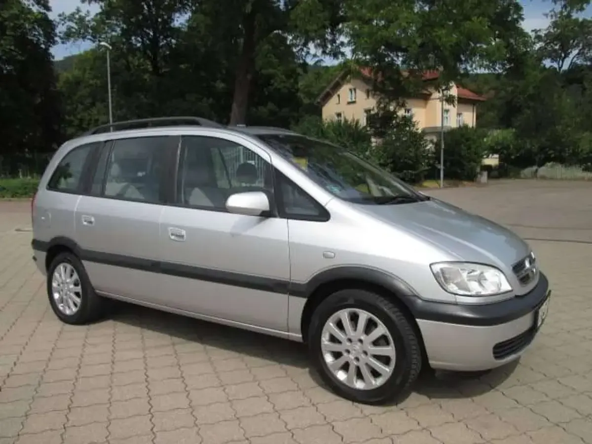 Gebraucht Opel Zafira Njoy 125 PS (91 kW) 2003 Silber Van / Kleinbus