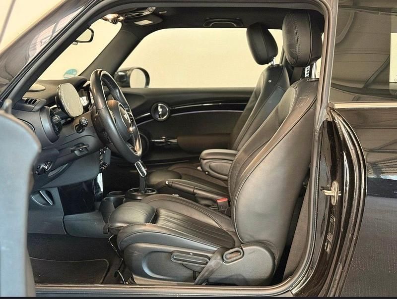 Używany Mini Cooper 136 KM (100 kW) 2021 Czarny Hatchback
