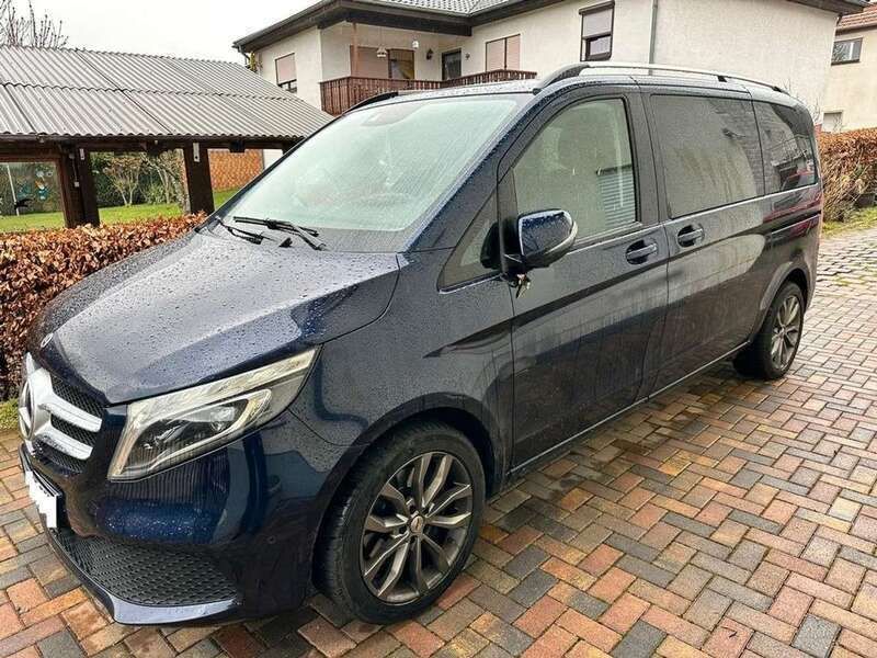 Blau Gebraucht 2020 Mercedes V220 Edition Van / Kleinbus | 41.970 € (Guter Preis) - Bild 1/4
