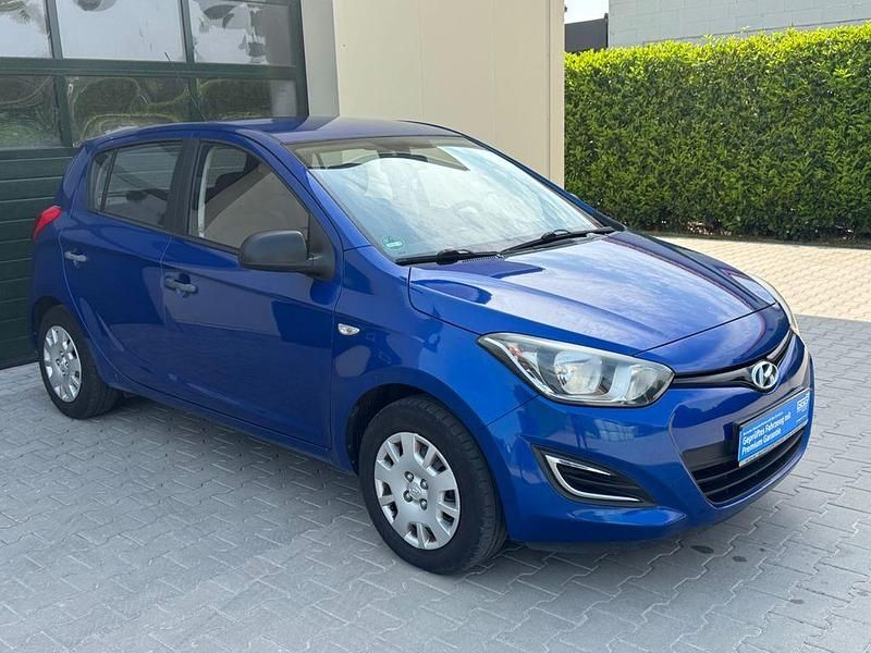 Gebraucht Hyundai i20 Edition 75 PS (55 kW) 2013 Blau Limousine