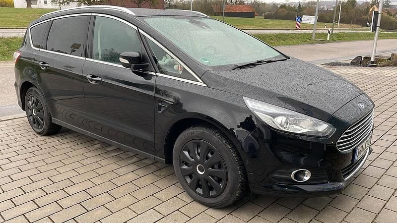 Schwarz Gebraucht 2017 Ford S-MAX S Van / Kleinbus | 10.500 € (Guter Preis) - Bild 1/4