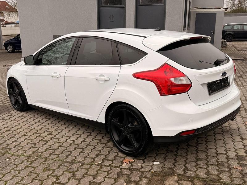 Gebraucht Ford Focus 183 PS (134 kW) 2011 Weiß Limousine