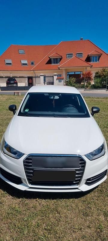 Weiß Gebraucht 2015 Audi A1 Sportback Sport Kleinwagen | 10.500 € (Fairer Preis) - Bild 1/4