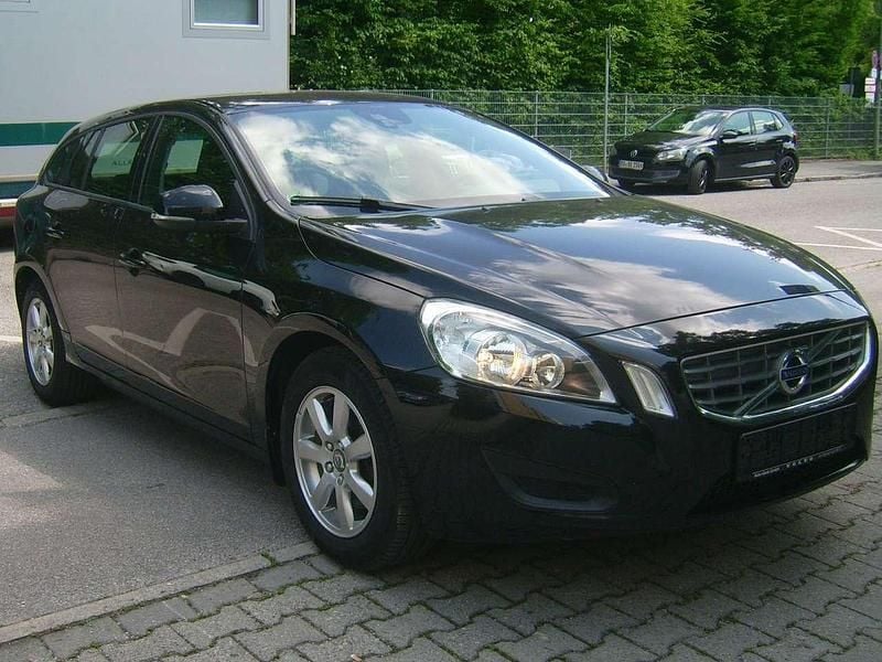 Schwarz Gebraucht 2011 Volvo V60 Kinetic Kombi | 5.990 € (Superpreis) - Bild 1/4