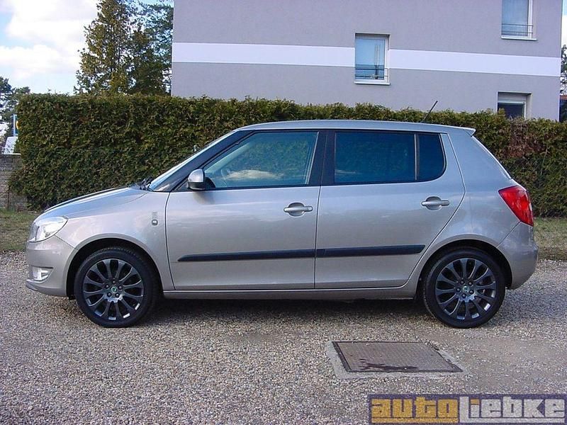 Gebraucht Skoda Fabia Style 86 PS (63 kW) 2012 Cappuccinobeigemetallic Limousine