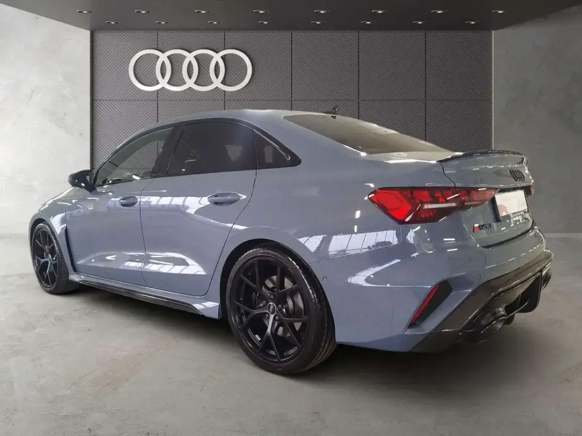 Gebraucht Audi RS3 Ambiente 400 PS (294 kW) 2025 Grau Limousine