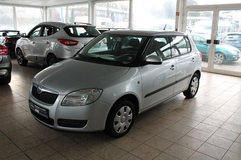 Silber Gebraucht 2008 Skoda Fabia Ambiente Limousine | 1.590 € (Fairer Preis) - Bild 1/4