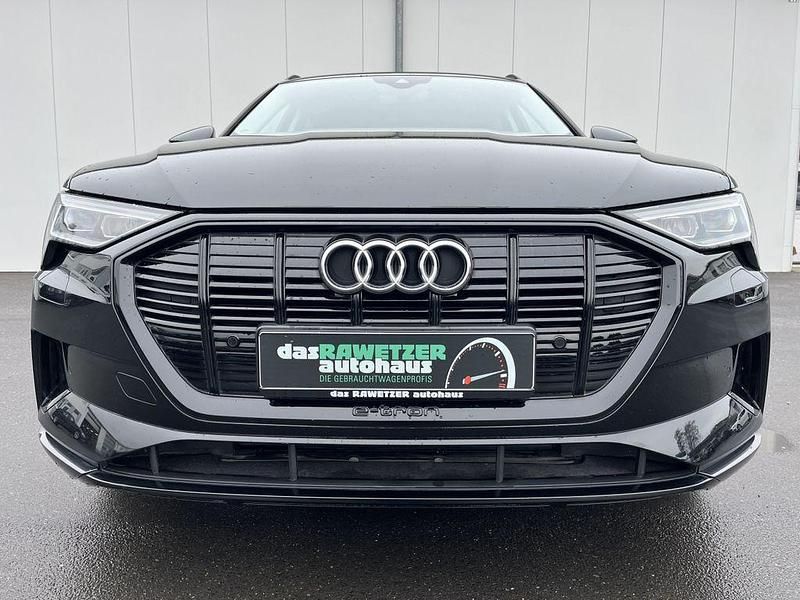 Gebraucht Audi e-tron Advanced Plus 300 kW (408 PS) 2022 Mythosschwarz SUV