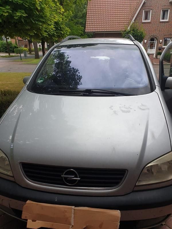 Grau Gebraucht 2002 Opel Zafira Van / Kleinbus | 1.300 € (Guter Preis) - Bild 1/4