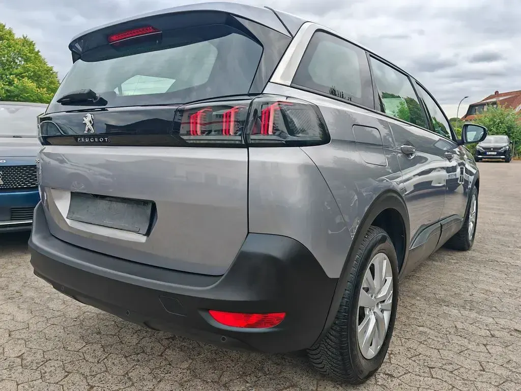 Gebraucht Peugeot 5008 131 PS (96 kW) 2022 Grau SUV