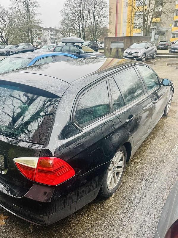 Gebraucht BMW 320 186 PS (136 kW) 2008 Schwarz Kombi