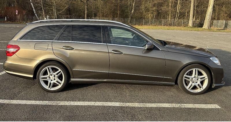 Gebraucht Mercedes E250 Avantgarde 204 PS (150 kW) 2012 Grau Kombi