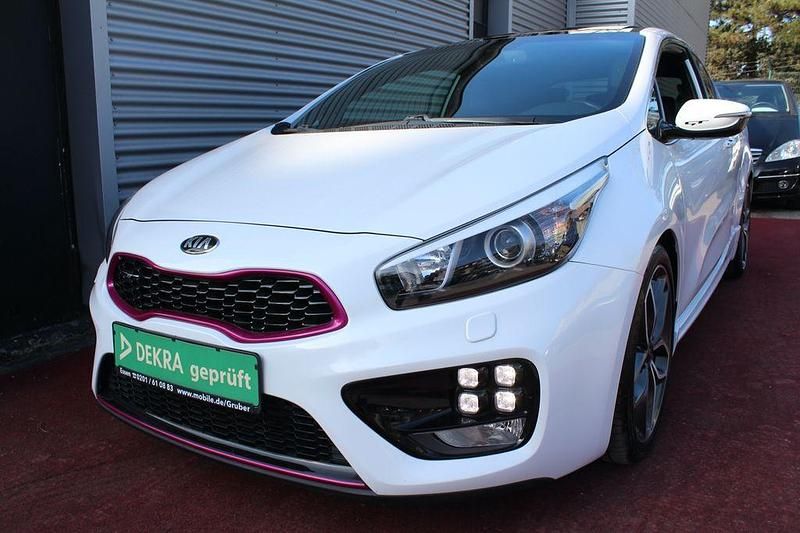 Weiß Gebraucht 2016 Kia ProCeed GT Kleinwagen | 14.982 € - Bild 1/4