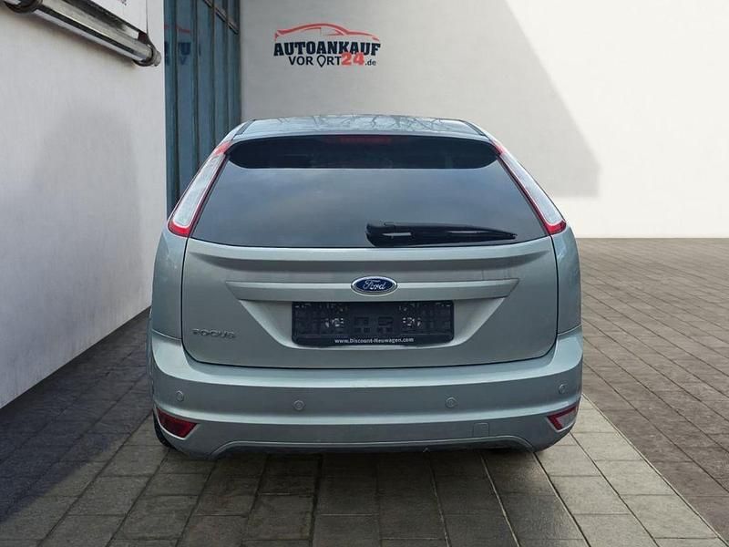 Gebraucht Ford Focus Style 116 PS (85 kW) 2010 Silber Limousine