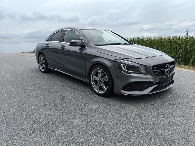 Grau Gebraucht 2017 Mercedes CLA200 Limousine | 12.650 € (Superpreis) - Bild 1/4