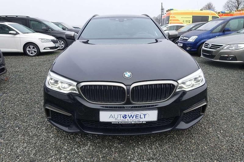 Gebraucht BMW 550 400 PS (294 kW) 2019 Saphirschwarz Kombi