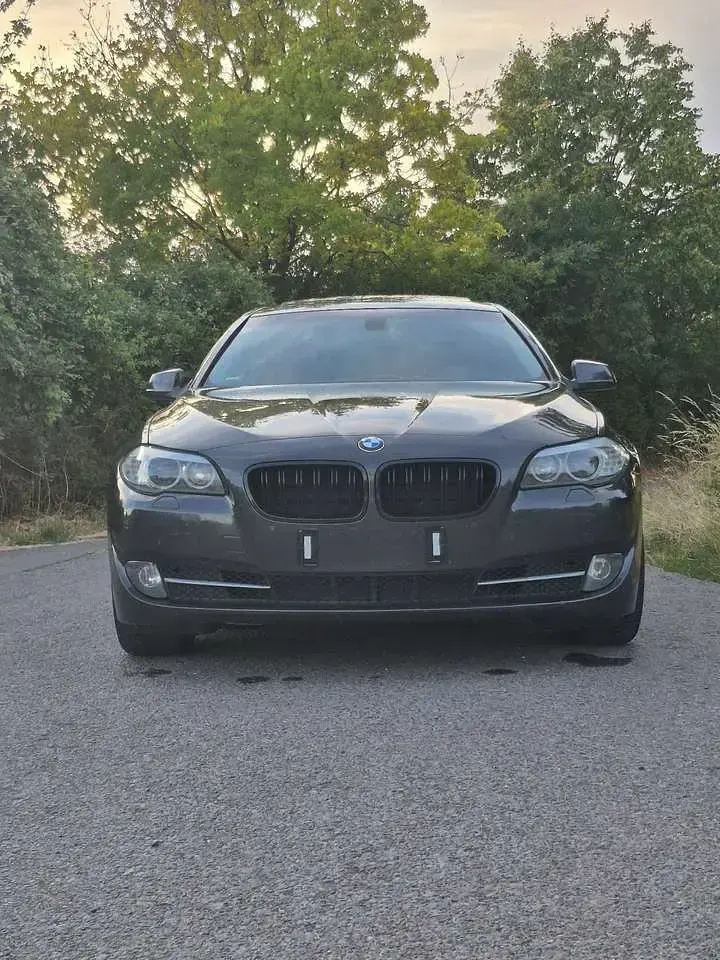Gebraucht BMW 523 Luxury Line 204 PS (150 kW) 2010 Schwarz Limousine
