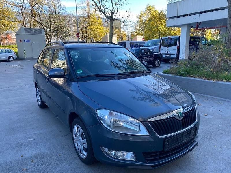Grau Gebraucht 2012 Skoda Fabia Kombi | 2.800 € (Superpreis) - Bild 1/4