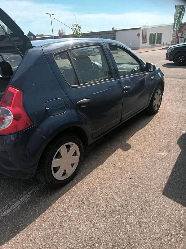 Second-hand Dacia Sandero 75 CP (55 kW) 2009 Albastru Hatchback