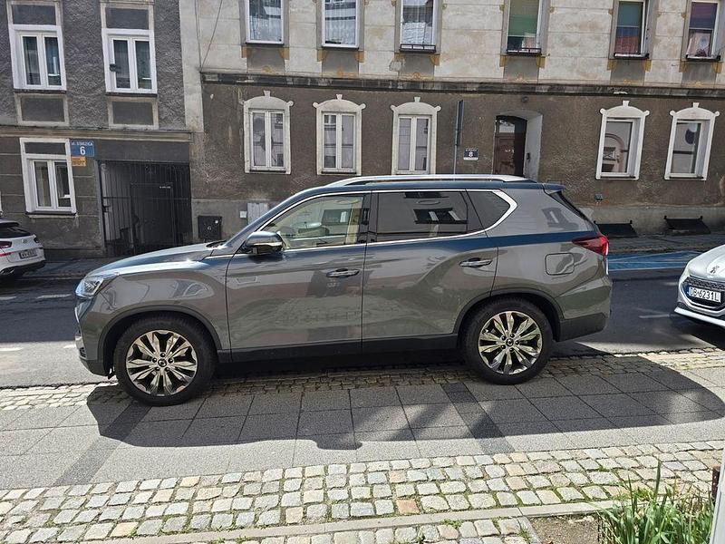 Grau Gebraucht 2024 Ssangyong (KGM) Rexton Sapphire SUV | 38.000 € - Bild 1/4