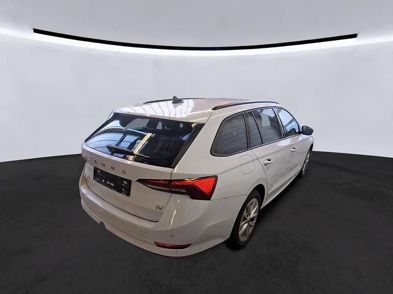 Gebraucht Skoda Octavia Ambition 204 PS (150 kW) 2022 Weiß Limousine