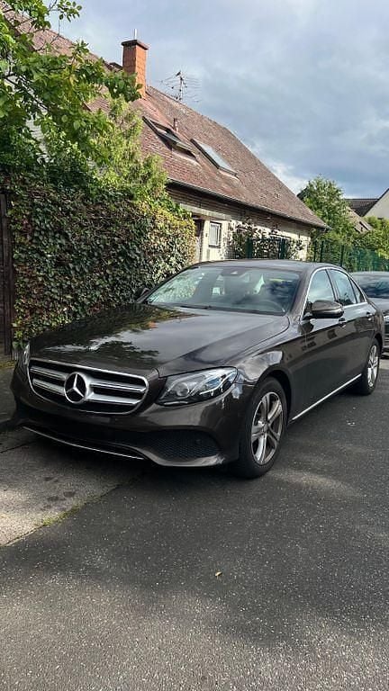 Gebraucht Mercedes E220 194 PS (142 kW) 2016 Braun Limousine
