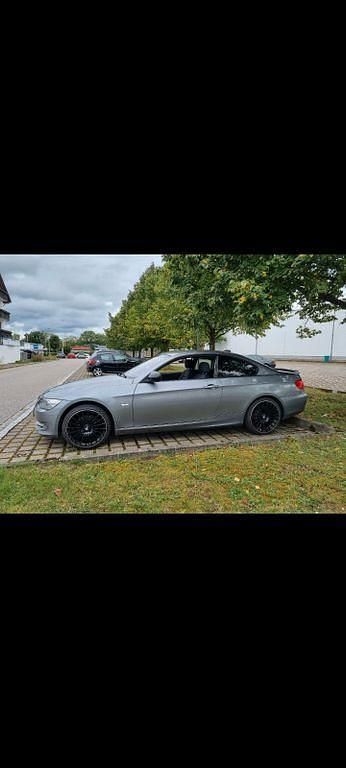 Gebraucht BMW 320 184 PS (135 kW) 2012 Grau Coupé