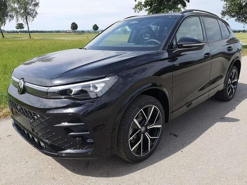 Deep black perleffekt Neu 2025 VW Tiguan R-line SUV | 53.840 € (Guter Preis) - Bild 1/1