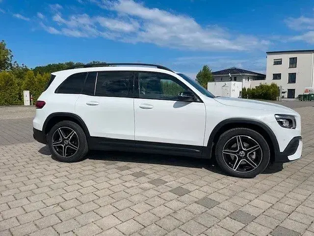 Gebraucht Mercedes GLB200 AMG 163 PS (119 kW) 2023 Weiß SUV