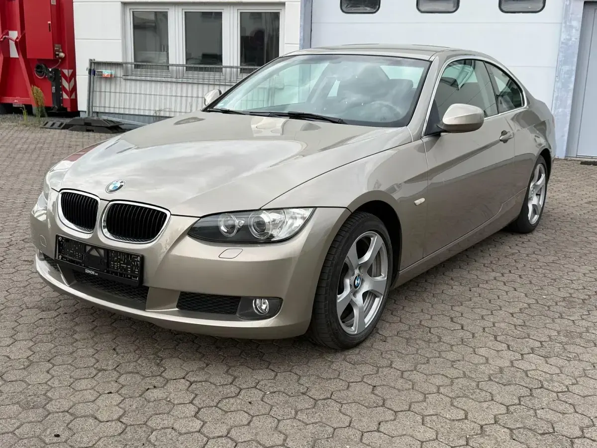 Gebraucht BMW 320 170 PS (125 kW) 2009 Braun Coupé