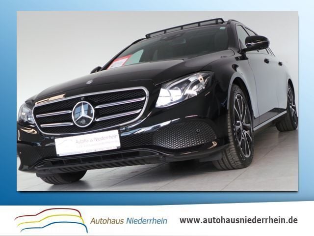 Schwarz metallic Gebraucht 2017 Mercedes E220 Night Kombi | 30.950 € - Bild 1/4