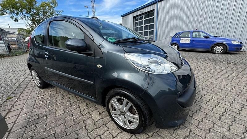 Grau Gebraucht 2008 Toyota Aygo Kleinwagen | 2.222 € (Guter Preis) - Bild 1/4