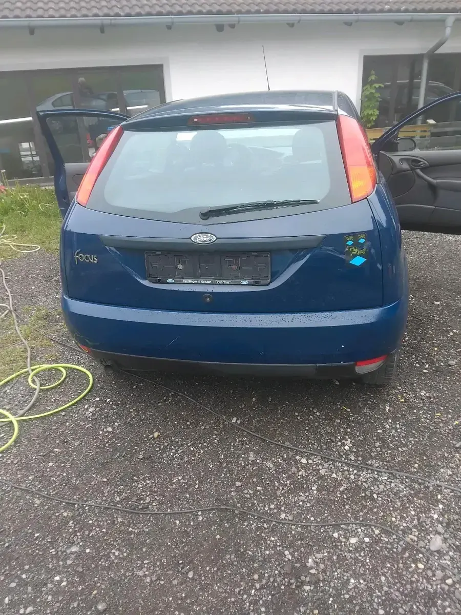 Gebraucht Ford Focus 70 PS (51 kW) 2001 Blau Limousine