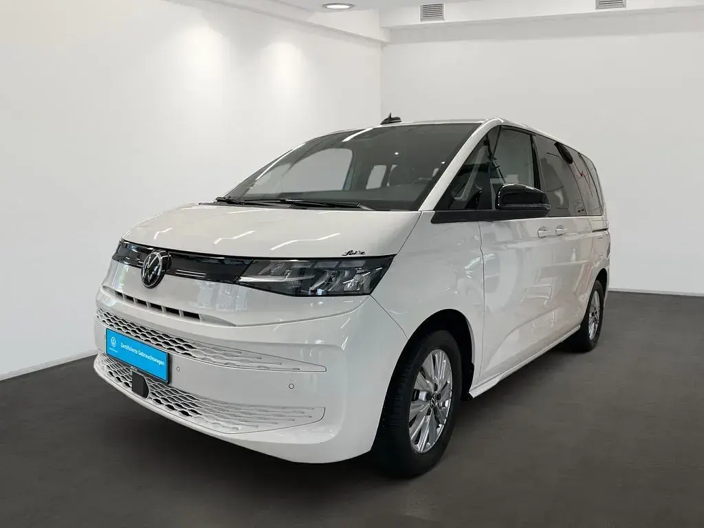 Gebraucht VW Multivan Basis 218 PS (160 kW) 2024 Weiß Van / Kleinbus