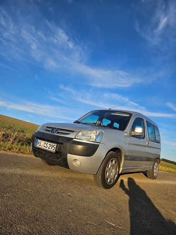 Grau Gebraucht 2004 Peugeot Partner Van / Kleinbus | 2.500 € (Fairer Preis) - Bild 1/4