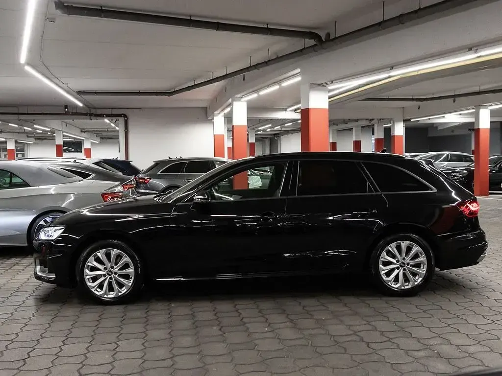Gebraucht Audi A4 Advanced 150 PS (110 kW) 2023 Mythosschwarz metallic Kombi