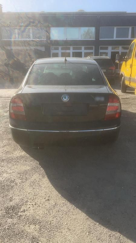 Gebraucht Skoda Superb 140 PS (102 kW) 2007 Schwarz Limousine