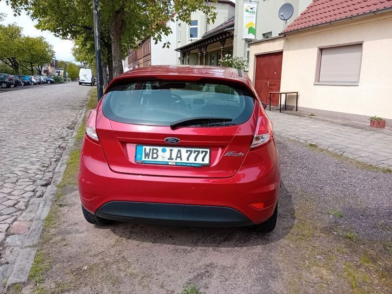 Rot Gebraucht 2018 Ford Fiesta Trend Kleinwagen | 9.200 € (Guter Preis) - Bild 1/4