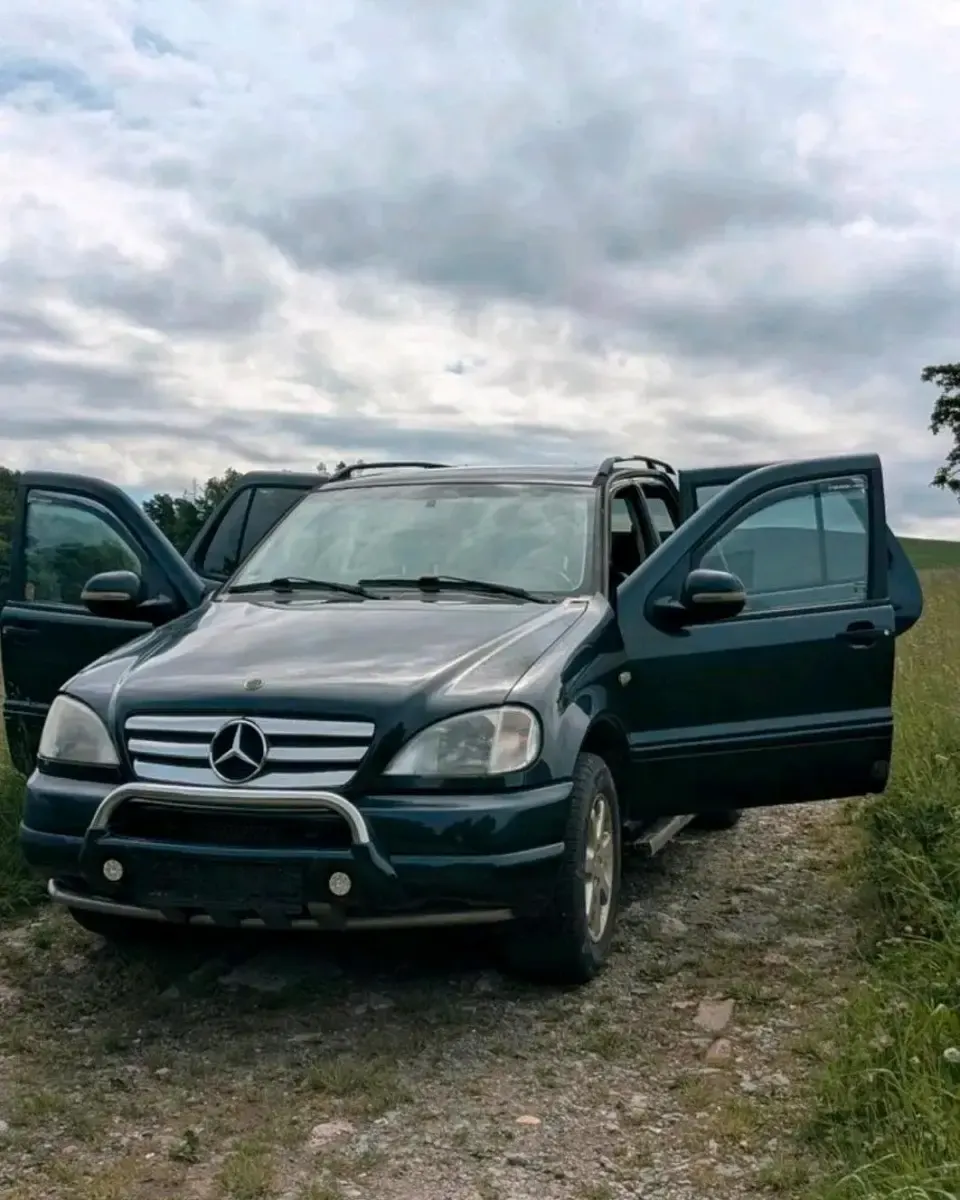 Gebraucht Mercedes ML320 Edition 218 PS (160 kW) 2000 Blau SUV