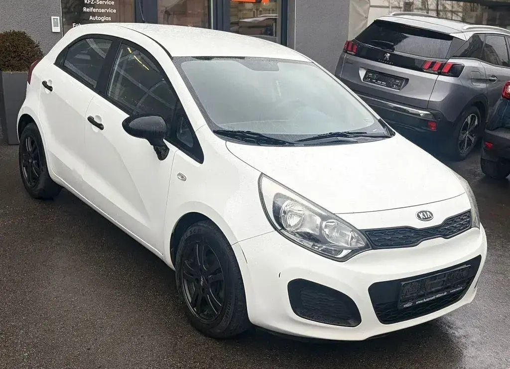 Gebraucht Kia Rio 75 PS (55 kW) 2012 Weiß Limousine