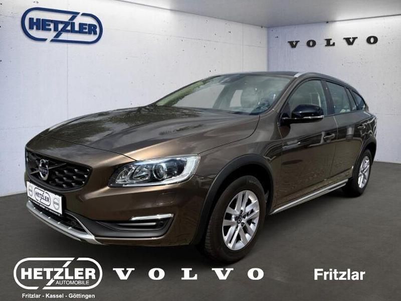 Andere Gebraucht 2016 Volvo V60 CC Summum Kombi | 18.450 € (Etwas zu teuer) - Bild 1/4