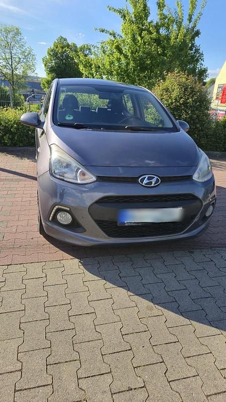 Grau Gebraucht 2014 Hyundai i10 Kleinwagen | 3.590 € (Fairer Preis) - Bild 1/4