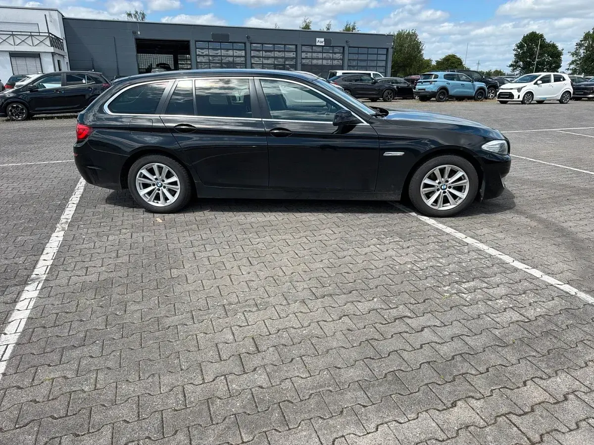 Gebraucht BMW 520 184 PS (135 kW) 2012 Schwarz Kombi