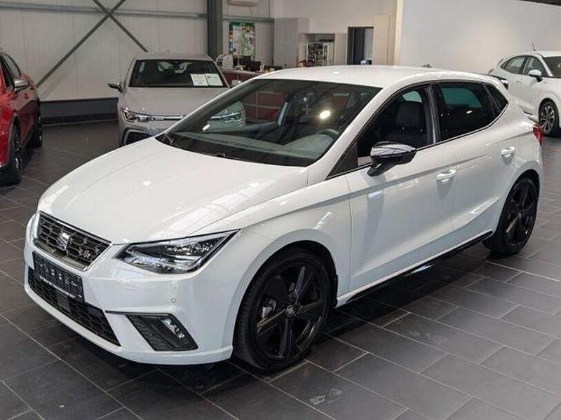 Weiß Gebraucht 2021 Seat Ibiza FR Limousine | 22.900 € (Etwas zu teuer) - Bild 1/4