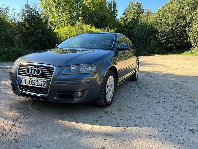 Grau Gebraucht 2006 Audi A3 Attraction Limousine | 3.150 € (Fairer Preis) - Bild 1/4