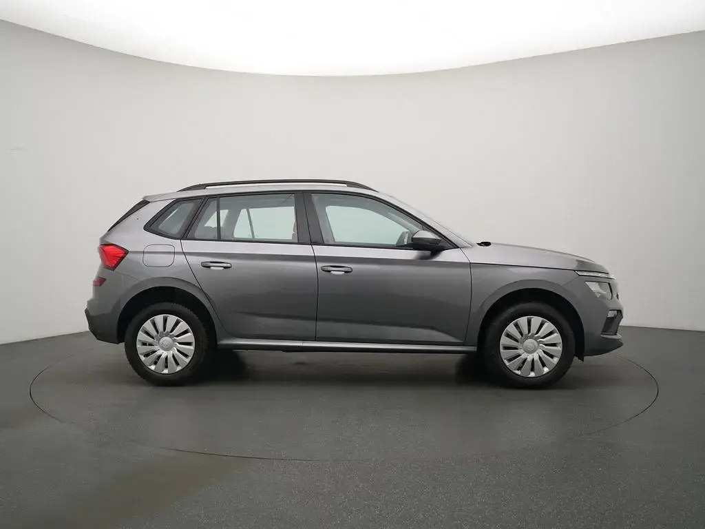Gebraucht Skoda Kamiq Essence 95 PS (69 kW) 2025 Schwarz / graphite grau (metallic) SUV