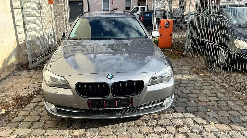 Gebraucht BMW 520 184 PS (135 kW) 2011 Grau Kombi